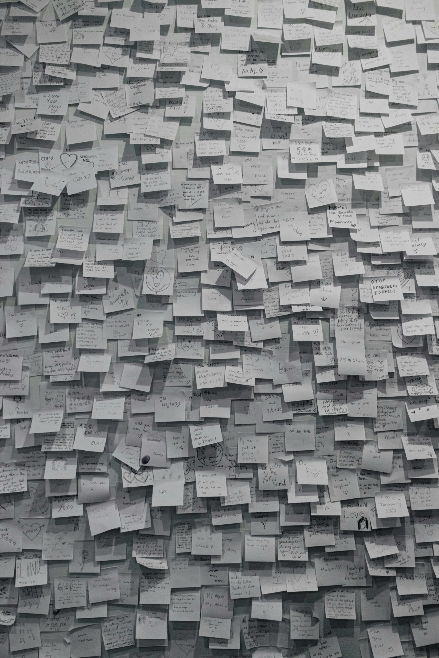 Carnet et documents évoquant la documentation des témoignages patients