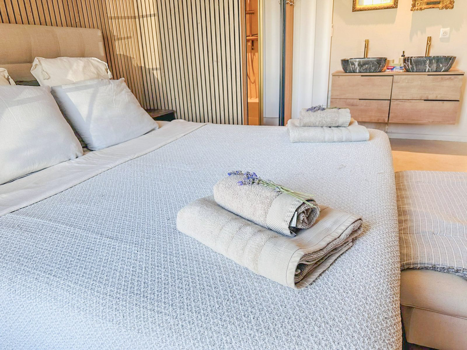 Chambre confortable de la Villa Chic Montauroux
